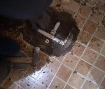 竞秀卫生间漏水维修公司为您分享下卫生间渗水如何处理及注意事项